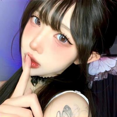 艳女新装海报
